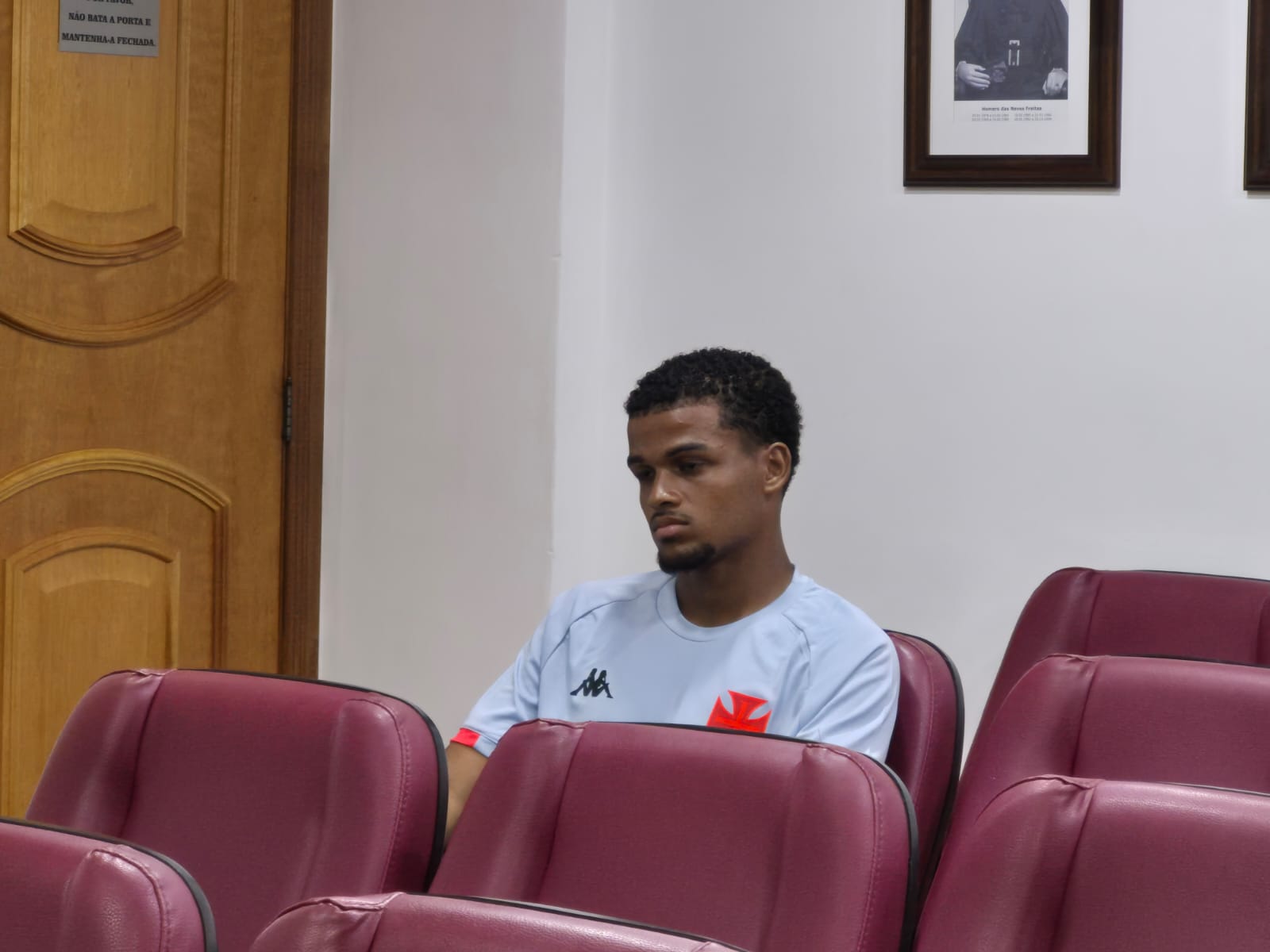 Vascaíno é absolvido, enquanto preparador físico pega pena mínima por expulsão no Carioca Sub-20