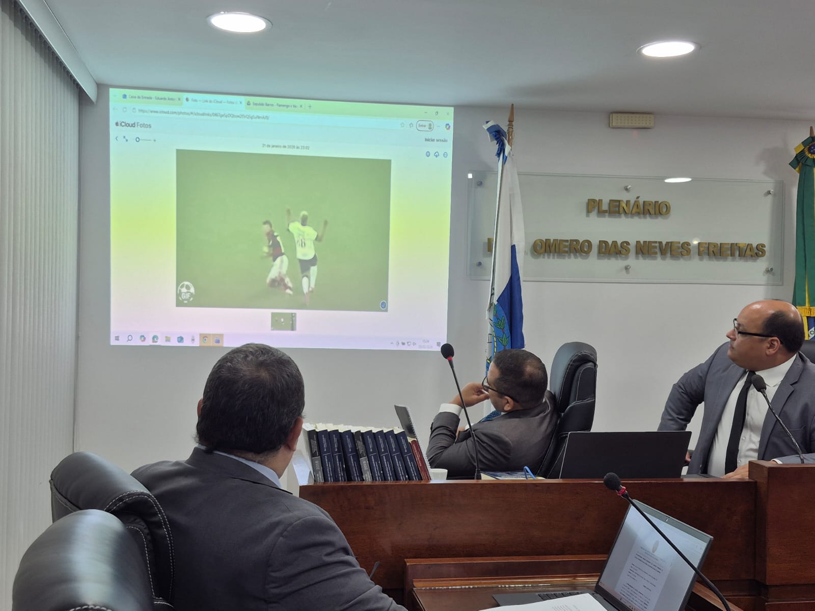 Vascaíno Cauan Barros é absolvido por sua expulsão no “Clássico dos Milhões”