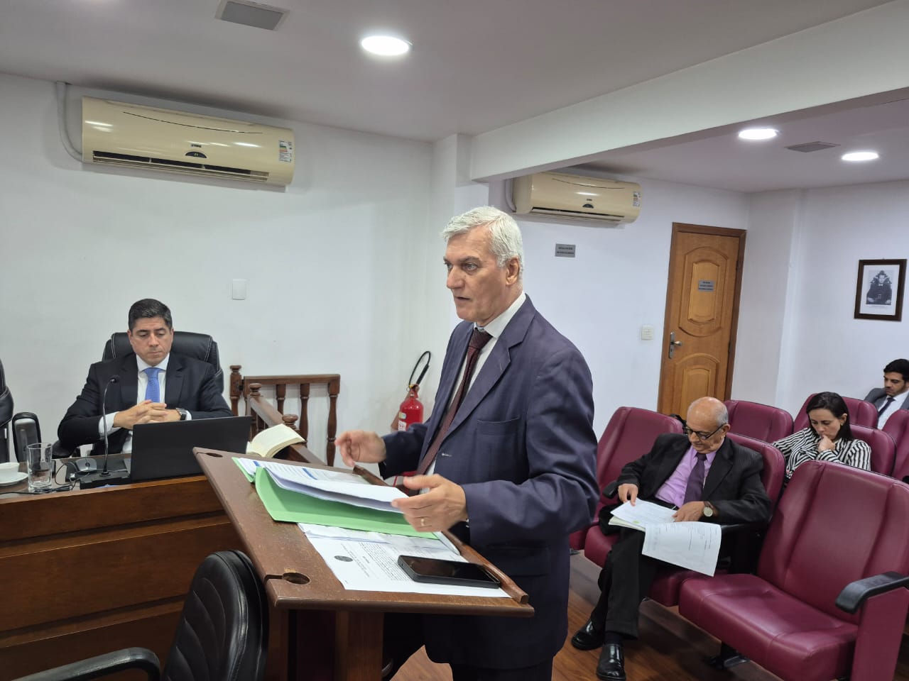 Atletas são punidos por expulsões em dérbi macaense