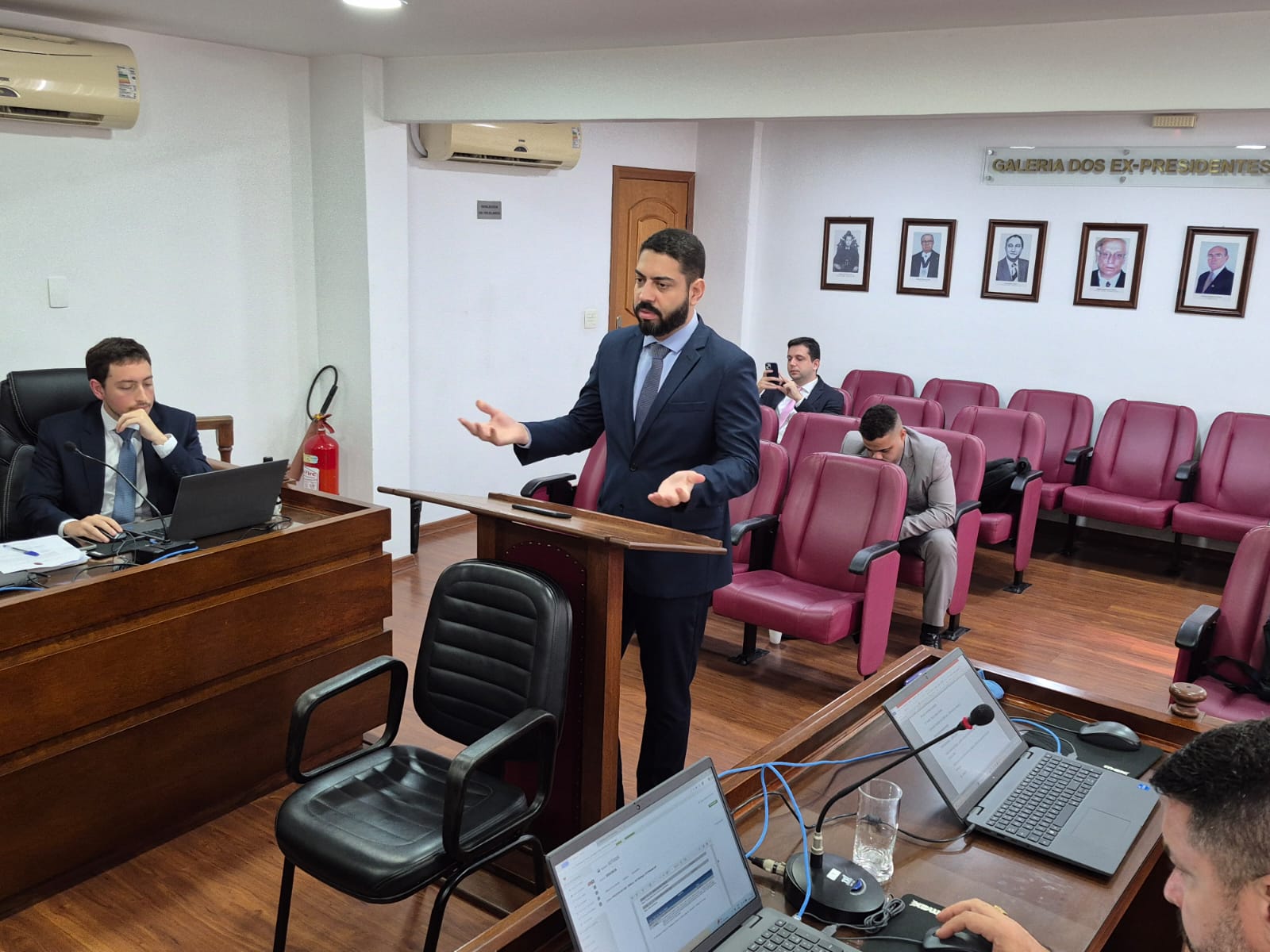 Auxiliar do Botafogo é absolvido por sua expulsão contra o Flamengo