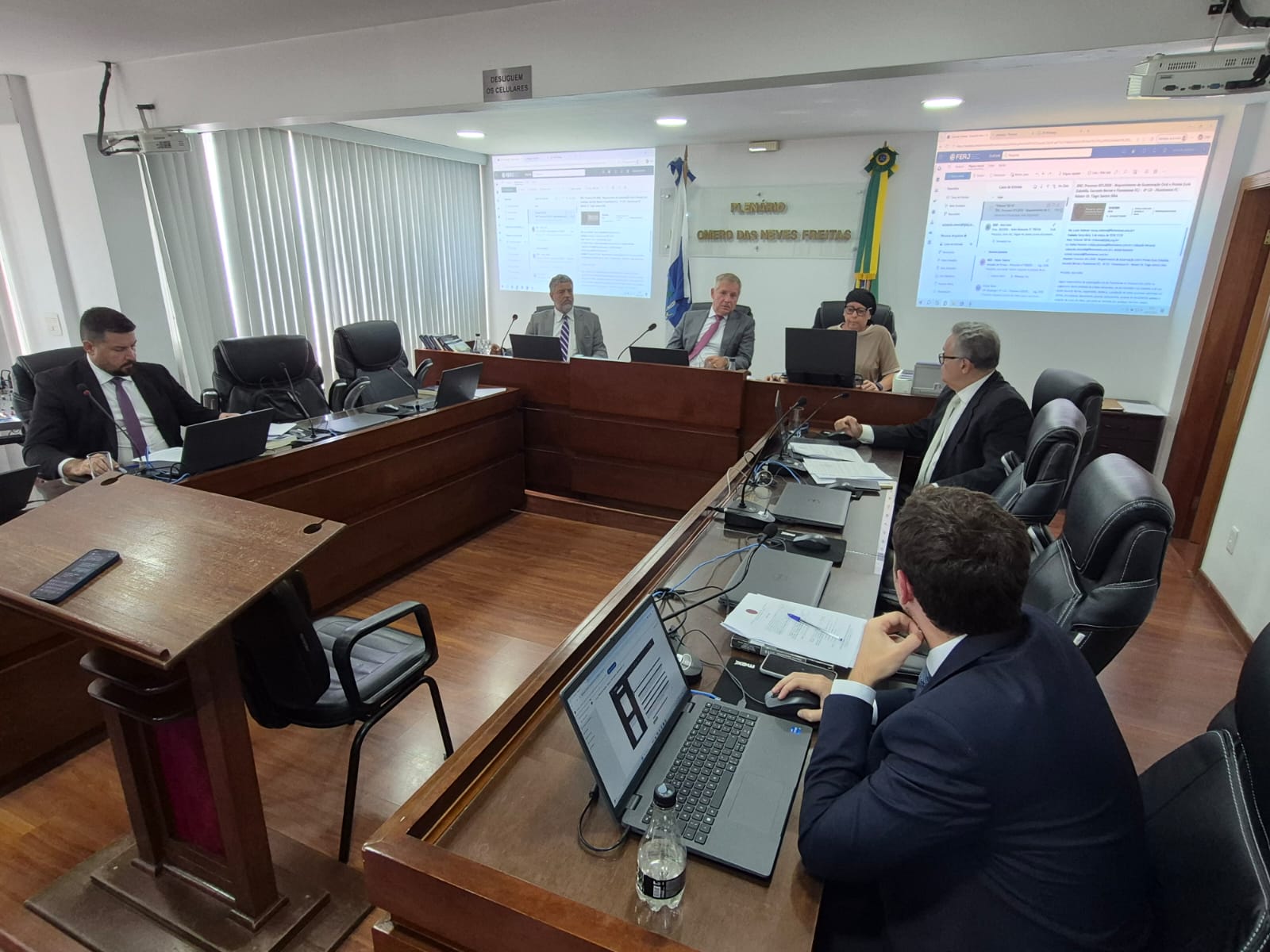 Boavista leva multa por goteira na sala do VAR