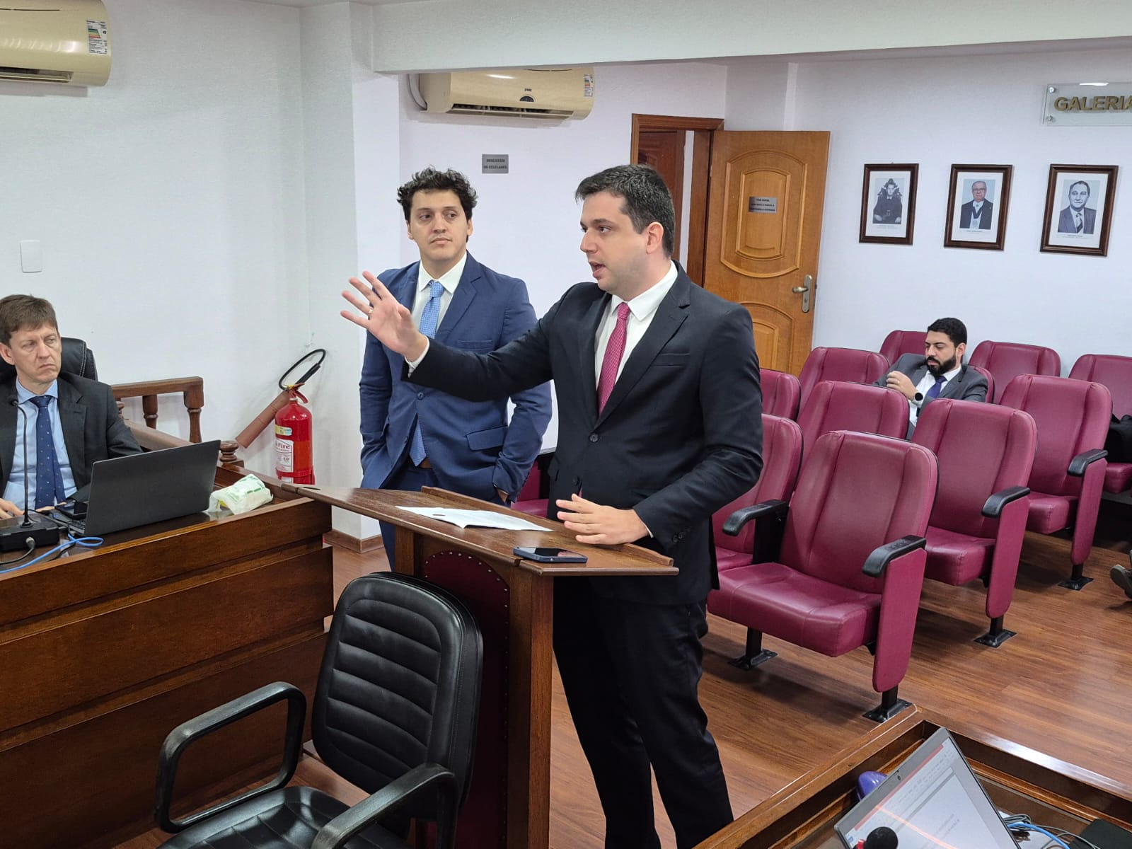 Madureira é absolvido por cusparada de torcedor em arbitragem