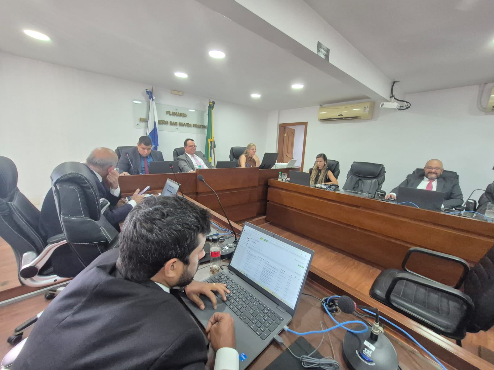 Jogador do Araruama é suspenso por arremessar bola no rosto do adversário