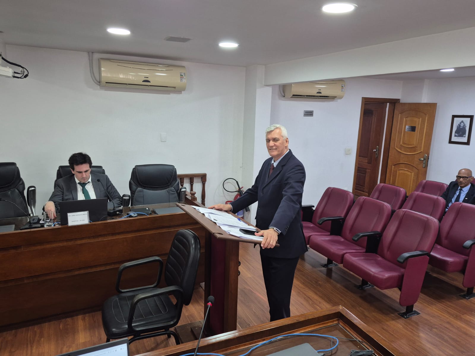 Massagista do Serra Macaense recebe dois jogos de suspensão por xingar árbitro